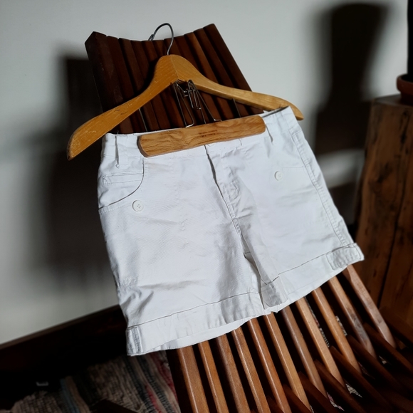 Barn Equipment size 6 white shorts - Picture 2 of 5